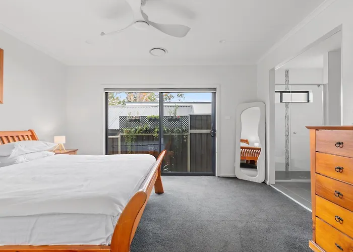 Bright Family Home In Rydalmere With Yard & Bbq
