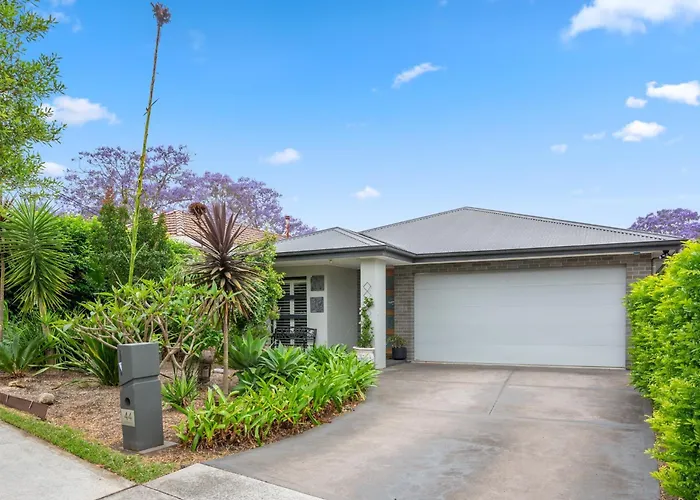 Bright Family Home In Rydalmere With Yard & Bbq